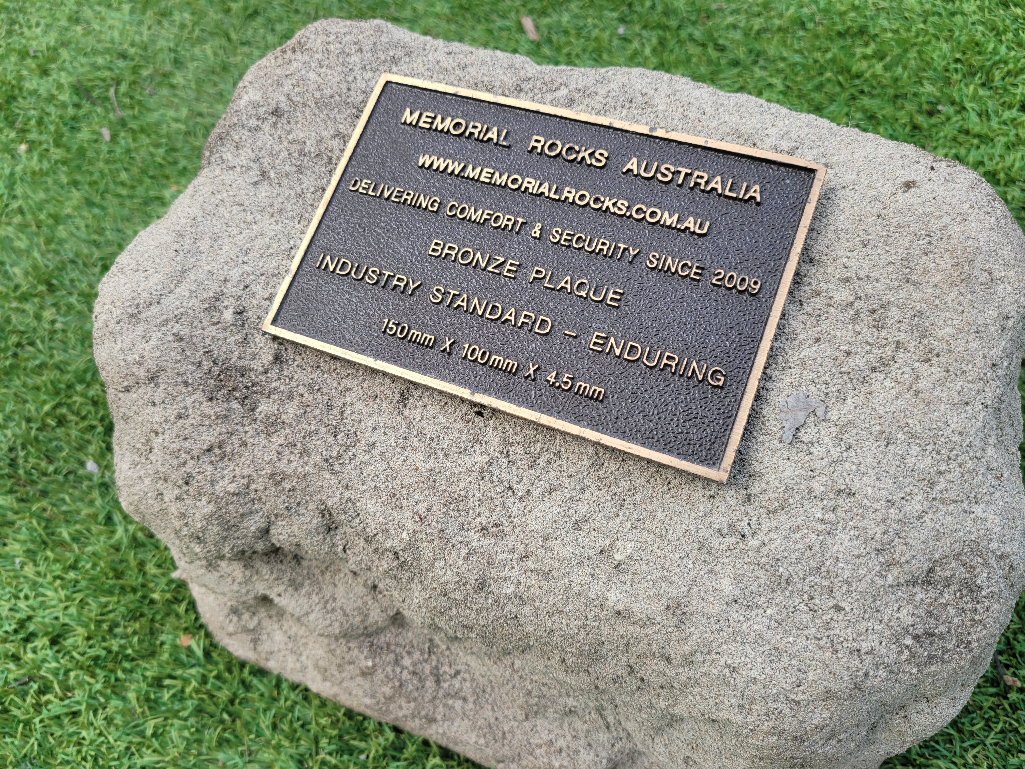 Memorial Rock Urn 1895 Regular Natural Riversand