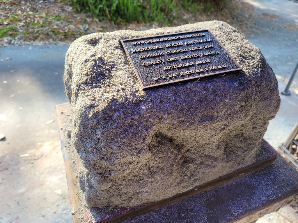 Memorial Rock Urn 1913 Regular Natural Riversand