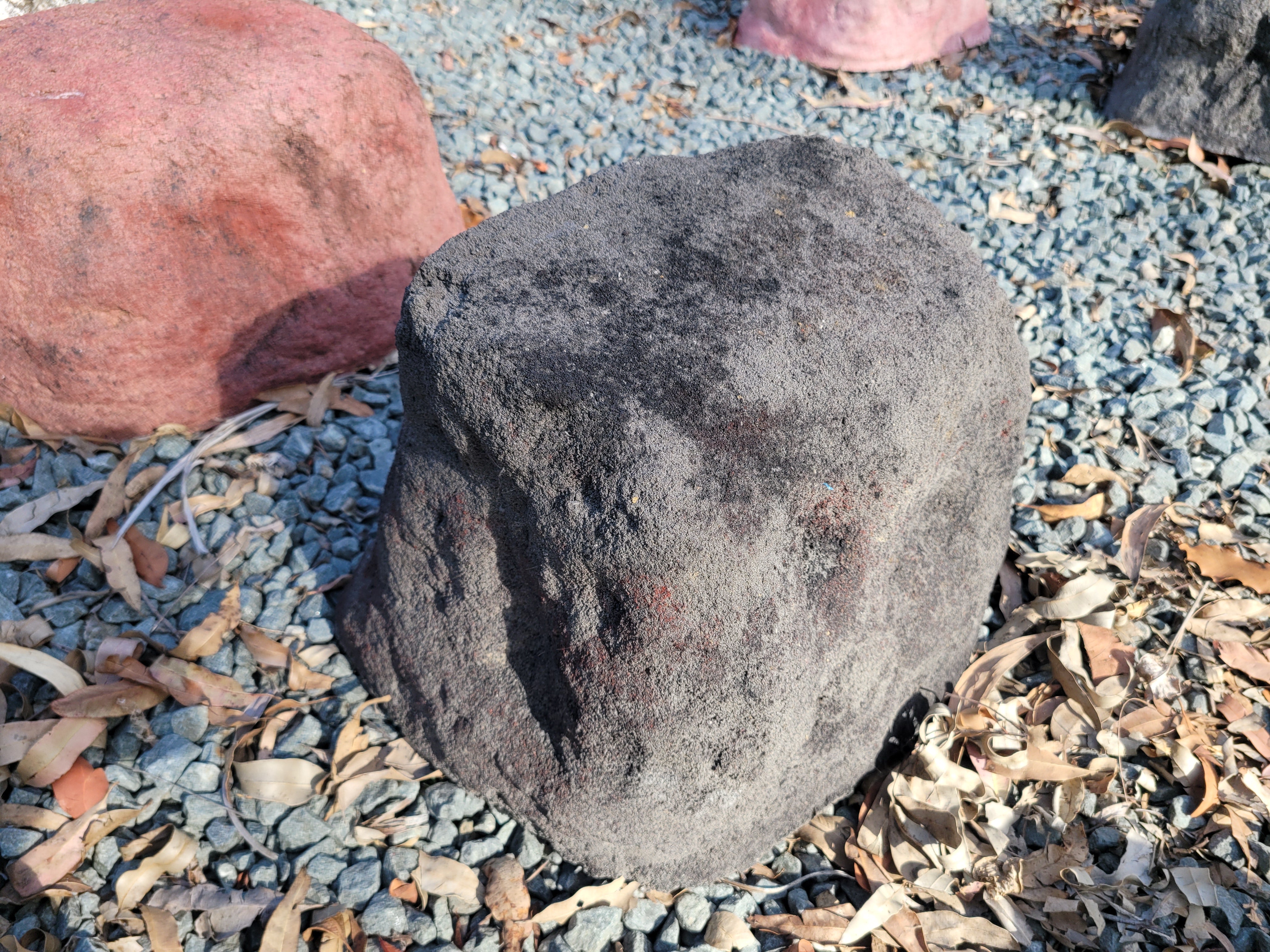 Memorial Rock Urn 1917 Medium Black / Charcoal