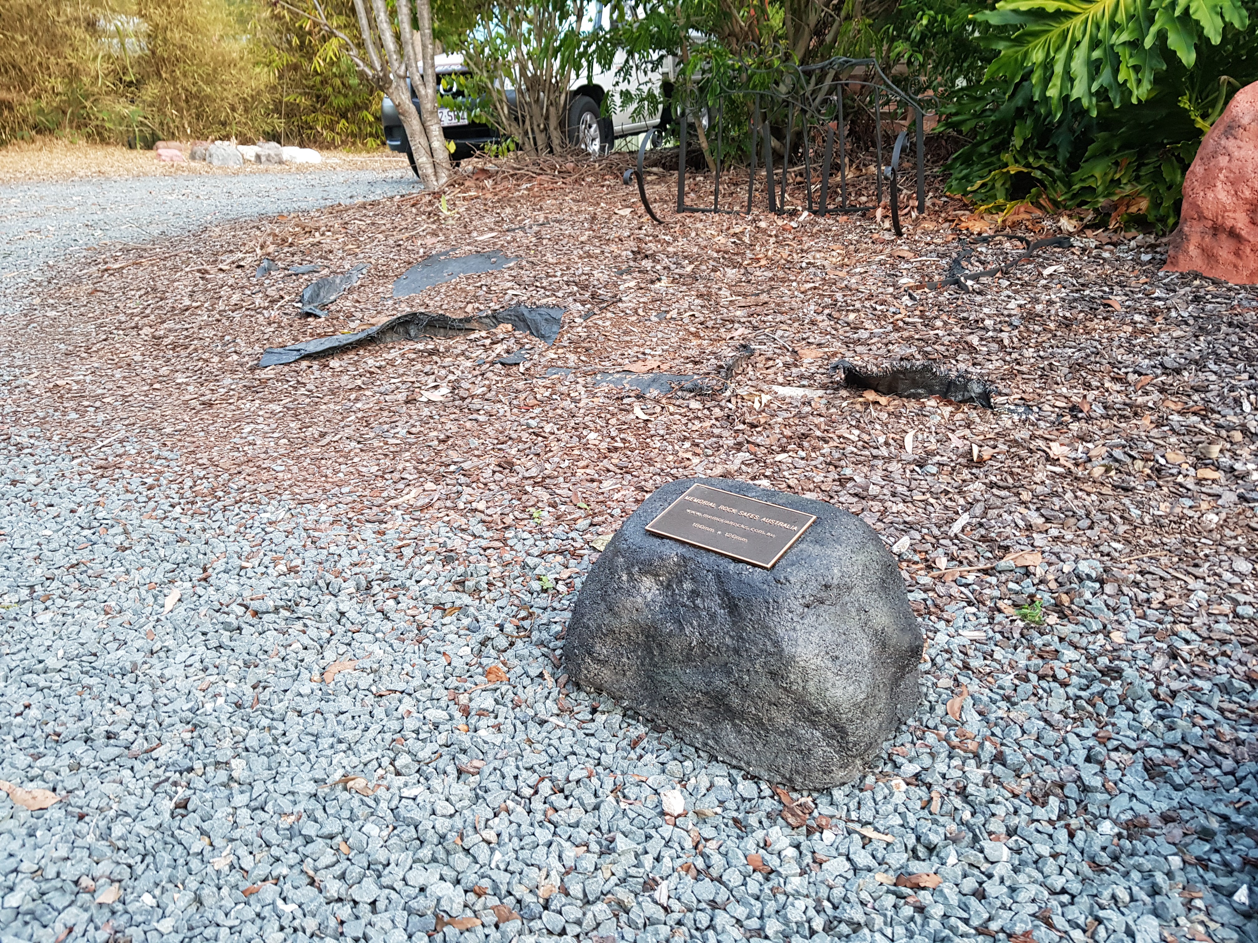 Memorial Rock Urn 971 Medium-Single